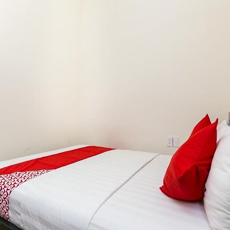 Oyo 438 Small Bay Hotel Ho Chi Minh City Bagian luar foto