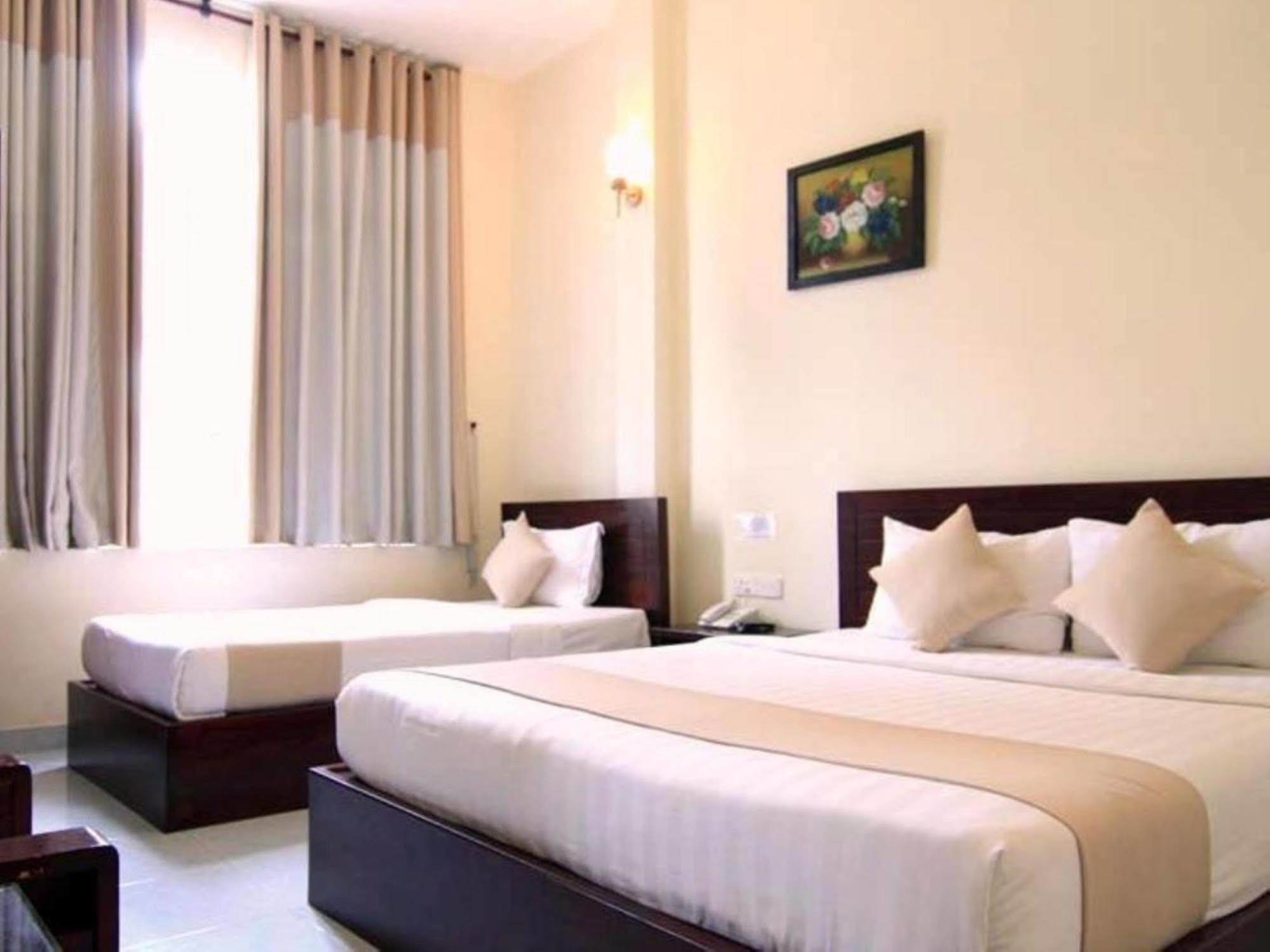 Oyo 438 Small Bay Hotel Ho Chi Minh City Bagian luar foto