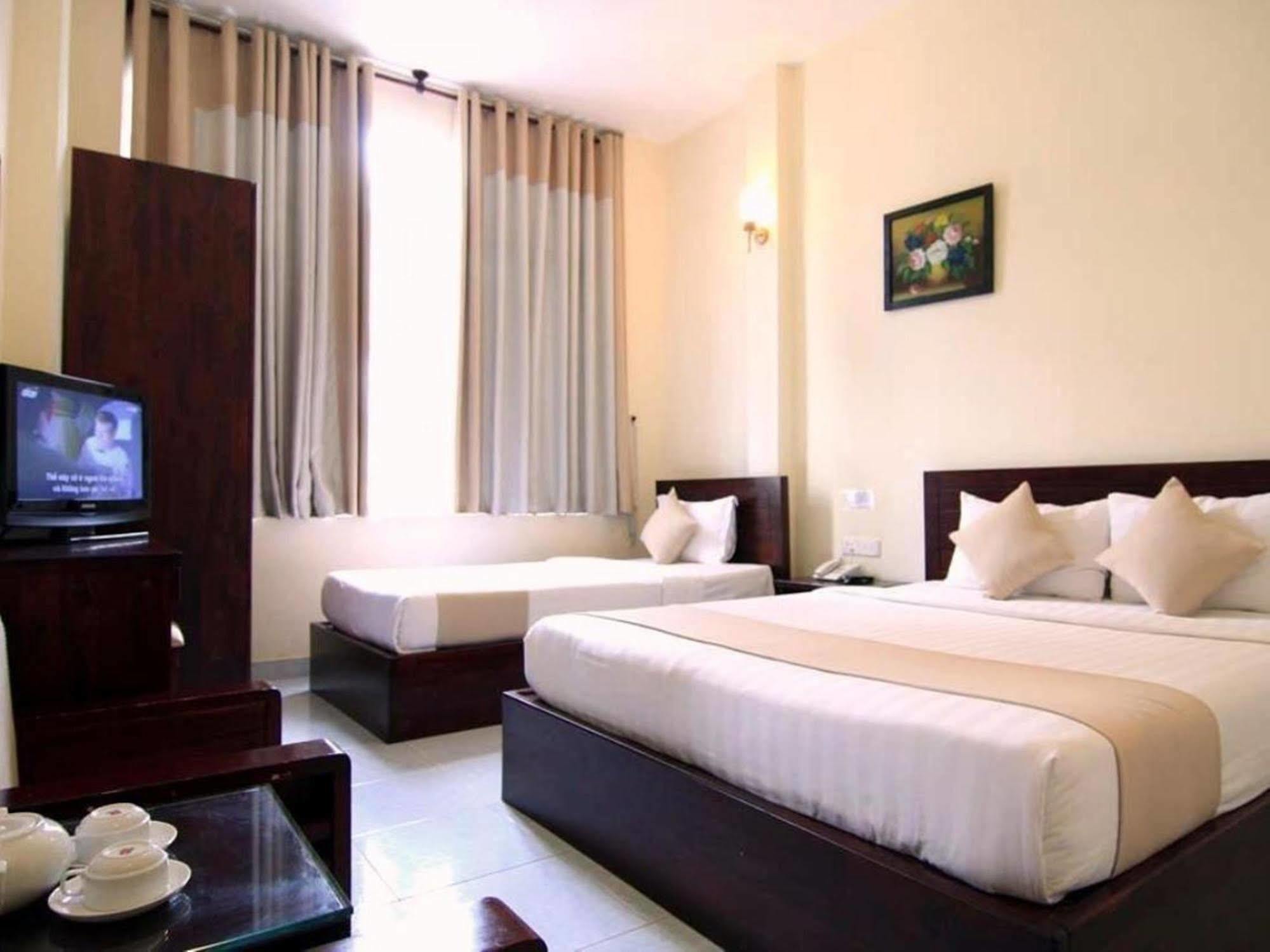 Oyo 438 Small Bay Hotel Ho Chi Minh City Bagian luar foto