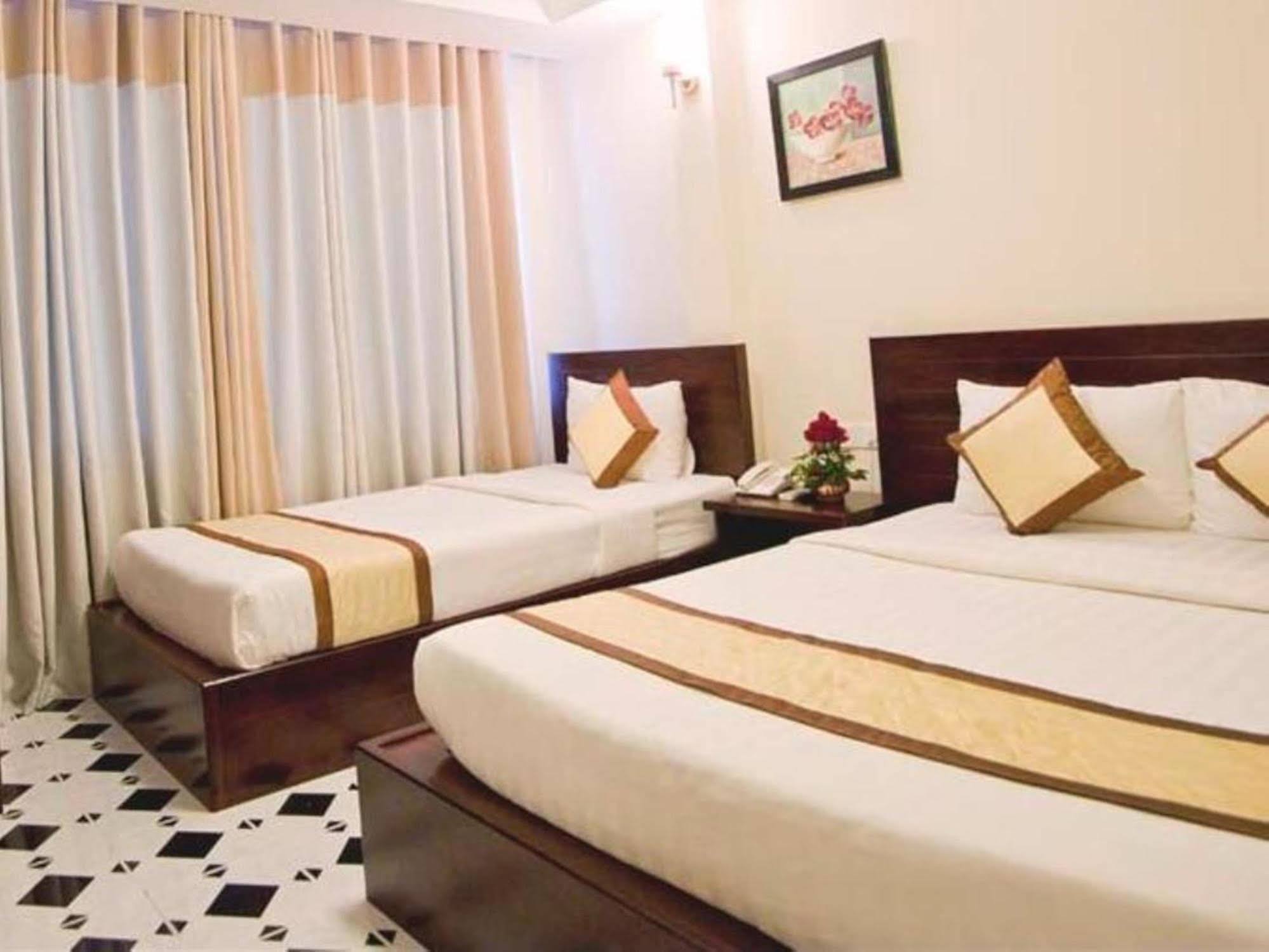 Oyo 438 Small Bay Hotel Ho Chi Minh City Bagian luar foto