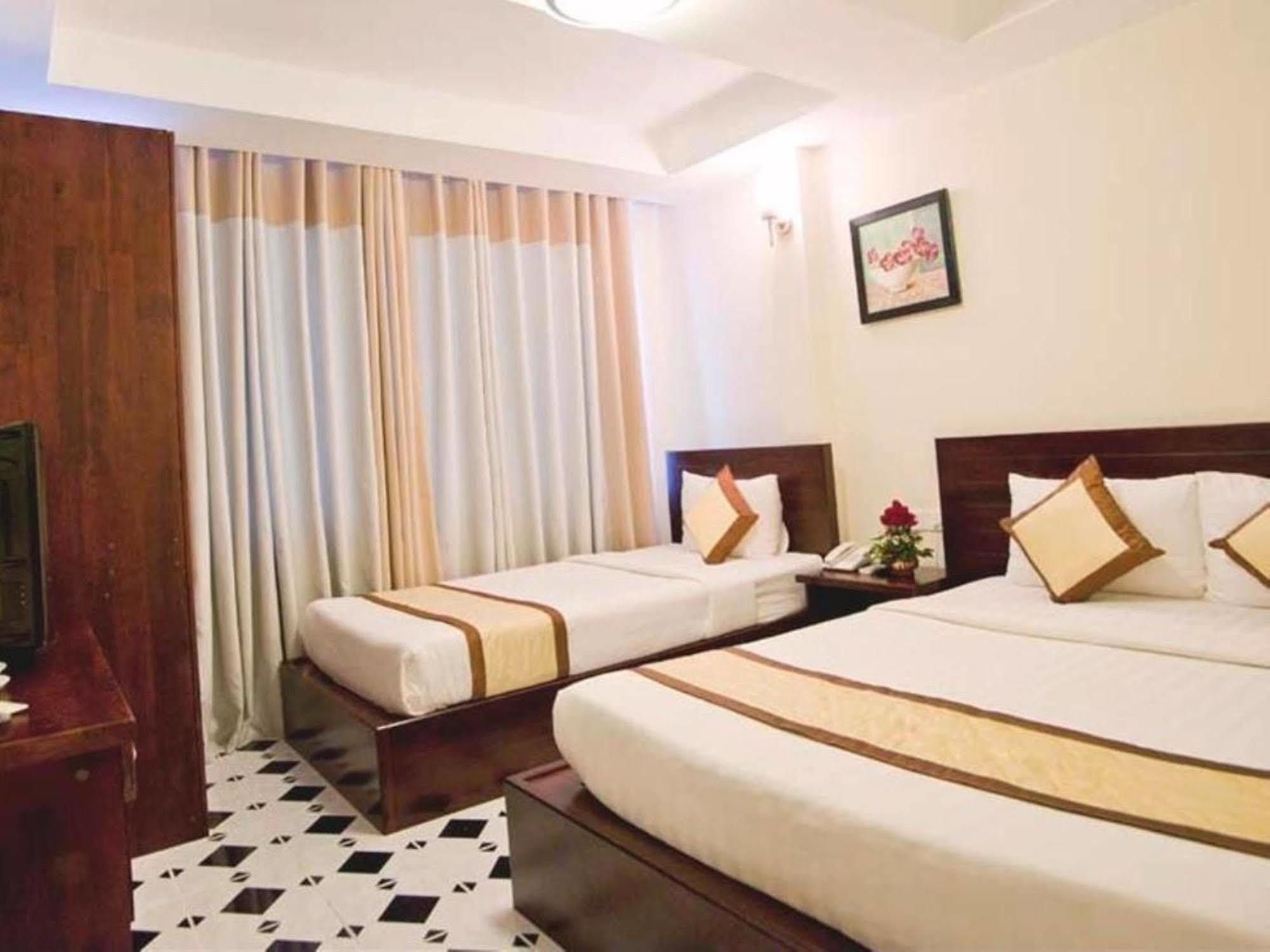 Oyo 438 Small Bay Hotel Ho Chi Minh City Bagian luar foto