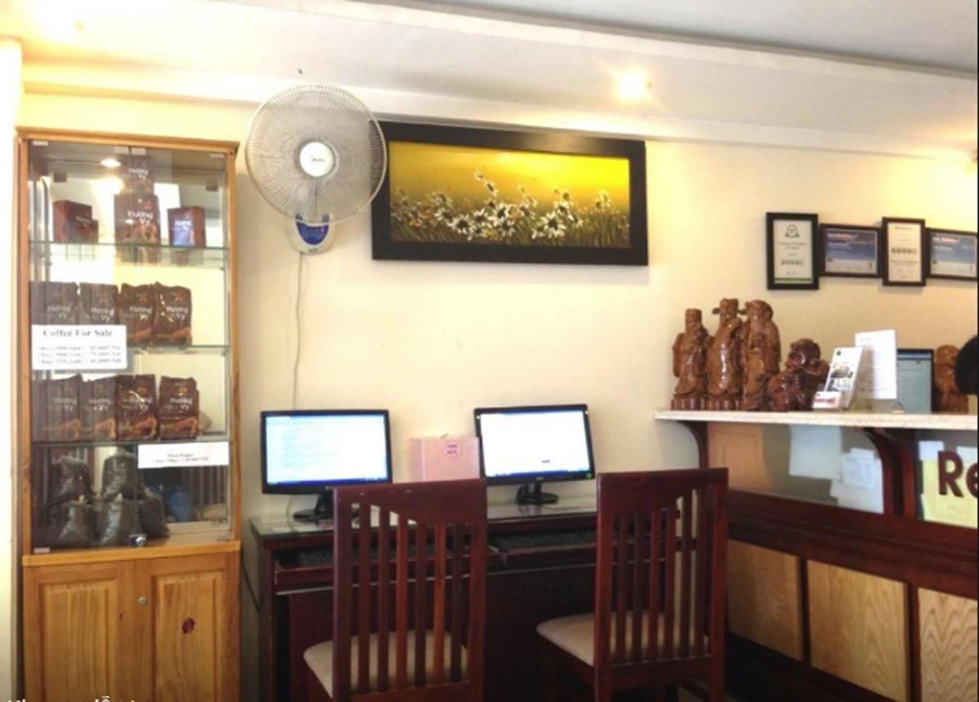 Oyo 438 Small Bay Hotel Ho Chi Minh City Bagian luar foto