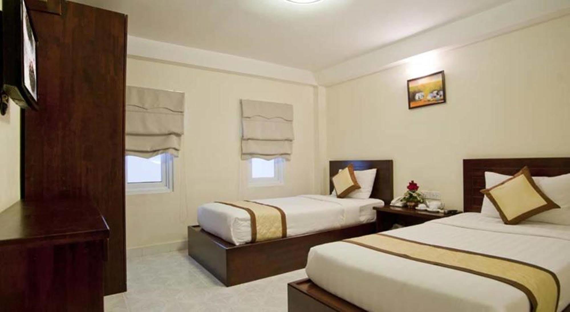 Oyo 438 Small Bay Hotel Ho Chi Minh City Bagian luar foto