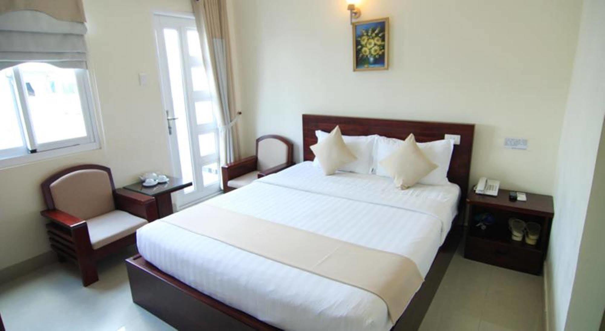 Oyo 438 Small Bay Hotel Ho Chi Minh City Bagian luar foto