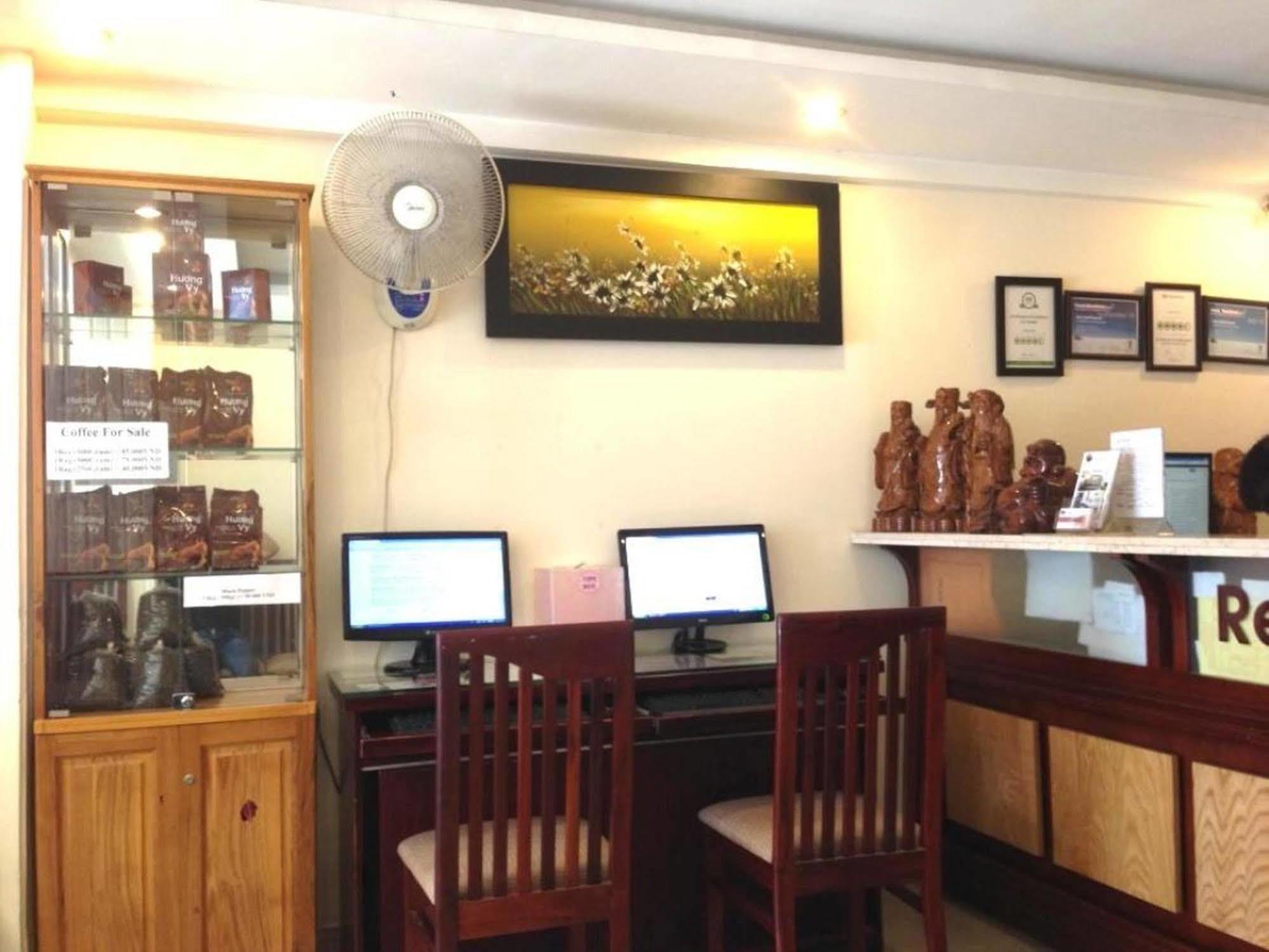 Oyo 438 Small Bay Hotel Ho Chi Minh City Bagian luar foto
