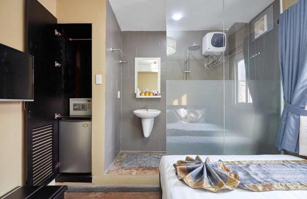 Oyo 438 Small Bay Hotel Ho Chi Minh City Bagian luar foto