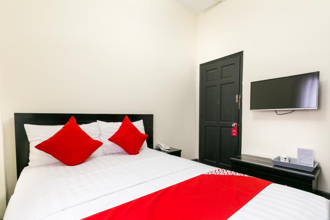 Oyo 438 Small Bay Hotel Ho Chi Minh City Bagian luar foto