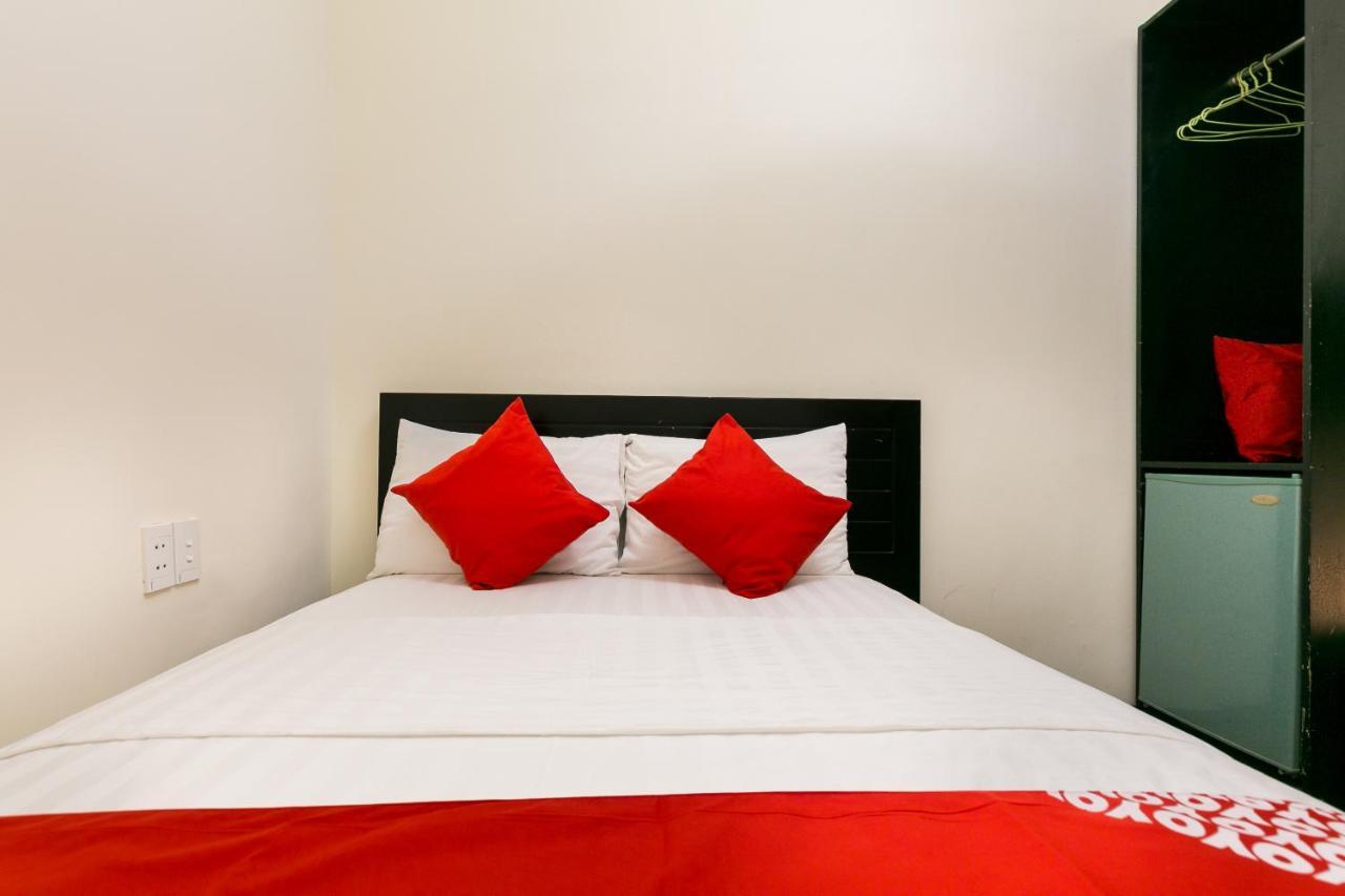 Oyo 438 Small Bay Hotel Ho Chi Minh City Bagian luar foto