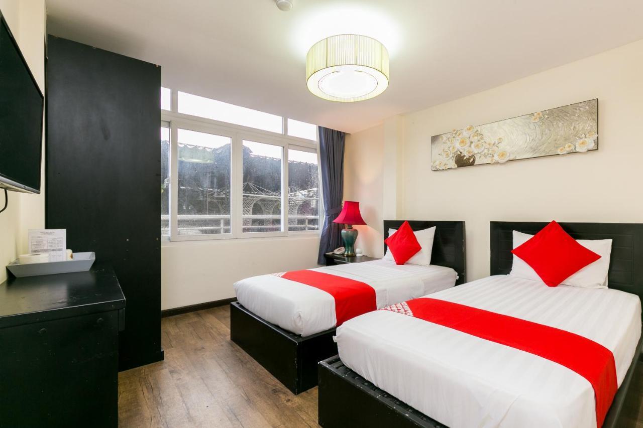 Oyo 438 Small Bay Hotel Ho Chi Minh City Bagian luar foto