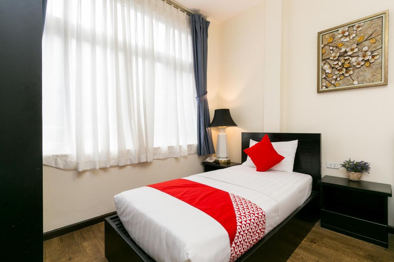 Oyo 438 Small Bay Hotel Ho Chi Minh City Bagian luar foto