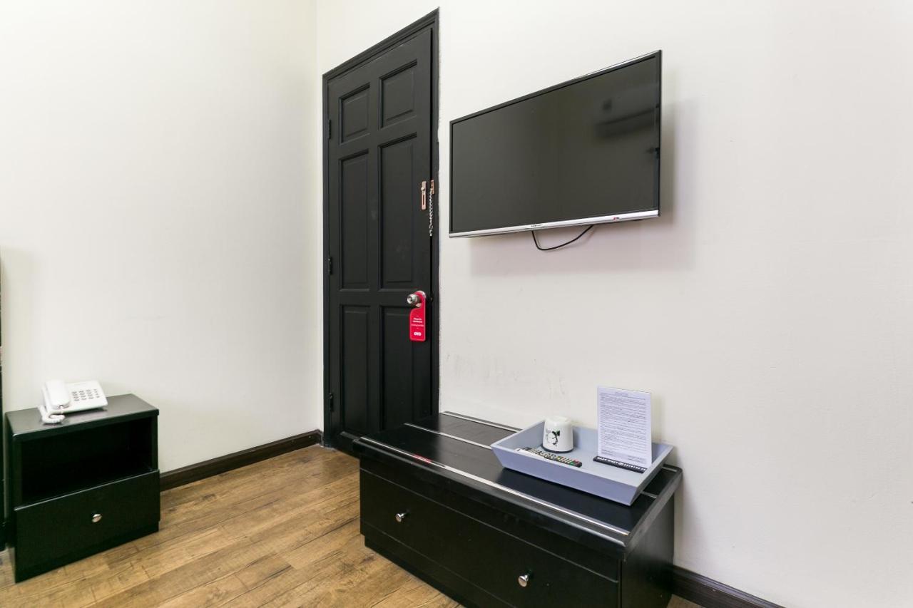 Oyo 438 Small Bay Hotel Ho Chi Minh City Bagian luar foto