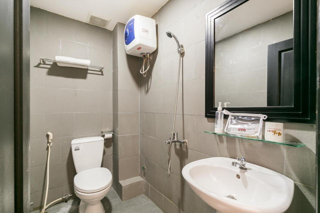 Oyo 438 Small Bay Hotel Ho Chi Minh City Bagian luar foto